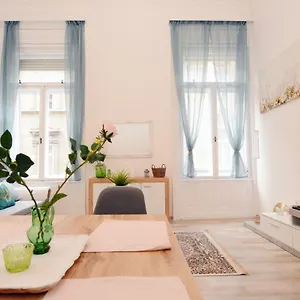 https://lillybeth-city-center-apartments.inbudapesthotels.com